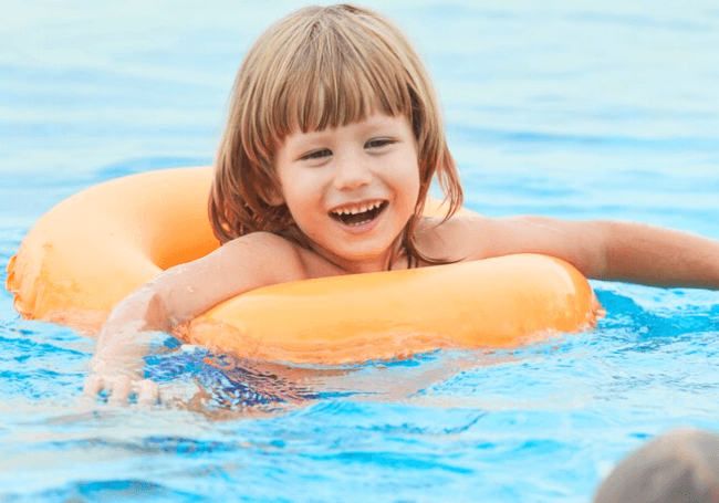 How Swimming Lessons Improve Kids Confidence Faster