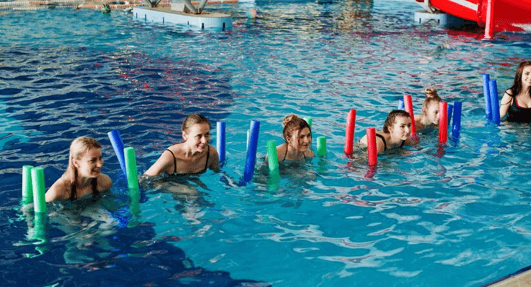 Group Swimming Lessons Are Cheaper But Are They Actually Teaching Kids to Swim?