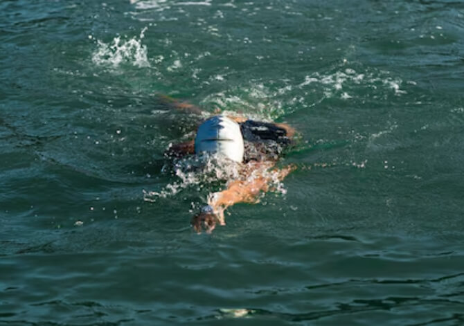 City Wild Swimming Inside Londons Unlikely Obsession With Cold Water