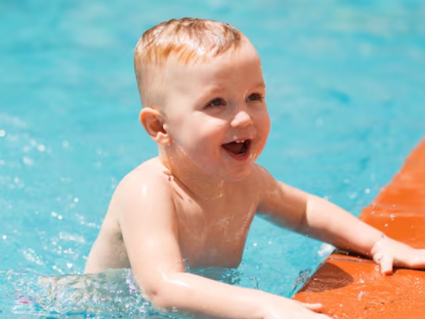 Swimming pool child ratios: UK public leisure centre rules